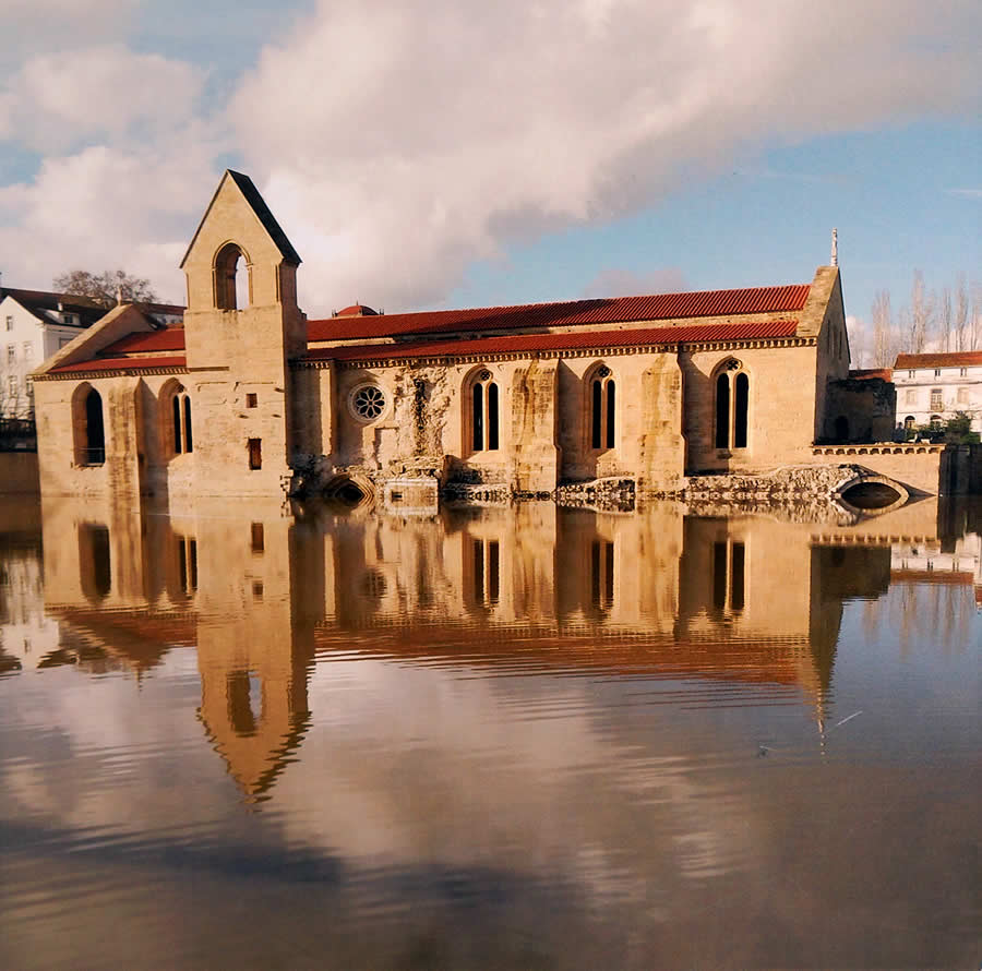 Las aguas llegaban hasta la mitad de la altura del templo