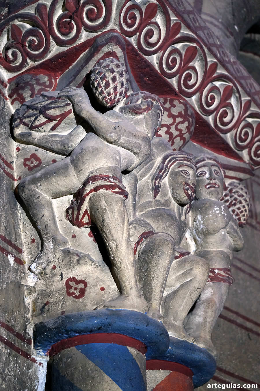 Capitel rom&aacute;nico interior