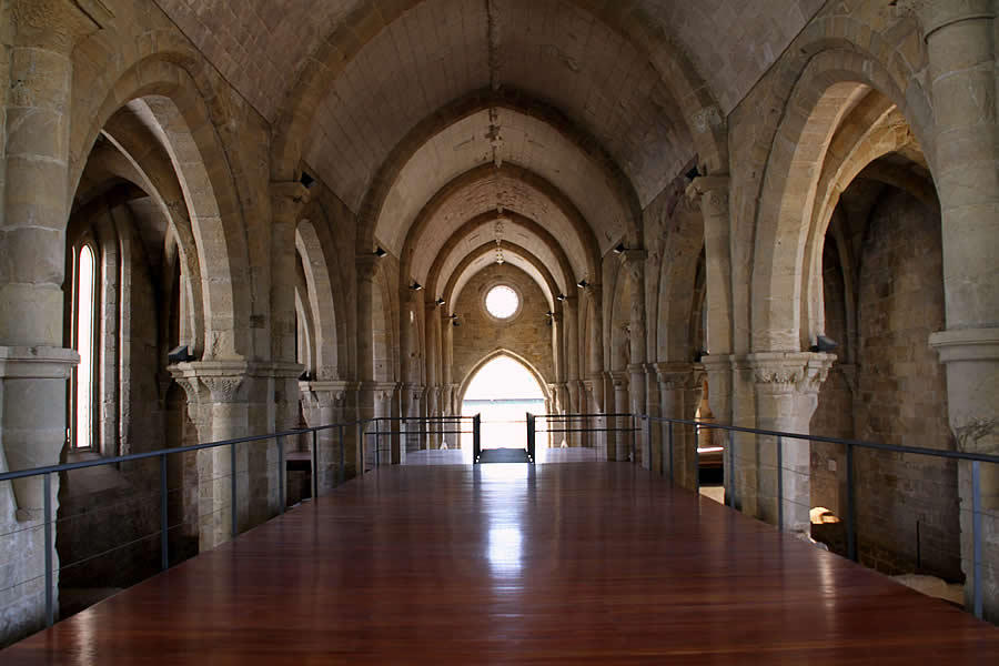 Interior de la iglesia monástica o conventual. Nave central