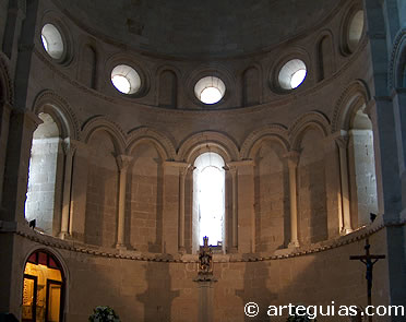 Interior del &aacute;bside central