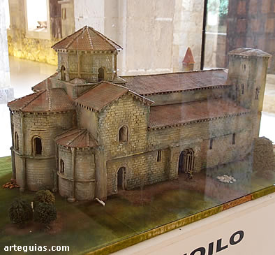 Maqueta situada en la galilea que muestra c&oacute;mo ser&iacute;a la iglesia rom&aacute;nica de San Zoilo, muy similar a San Mart&iacute;n de Fr&oacute;mista