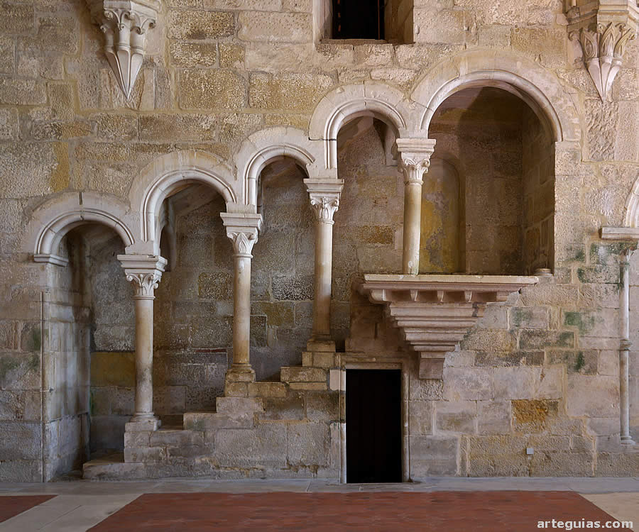 Escalera al p&uacute;lpito del refectorio