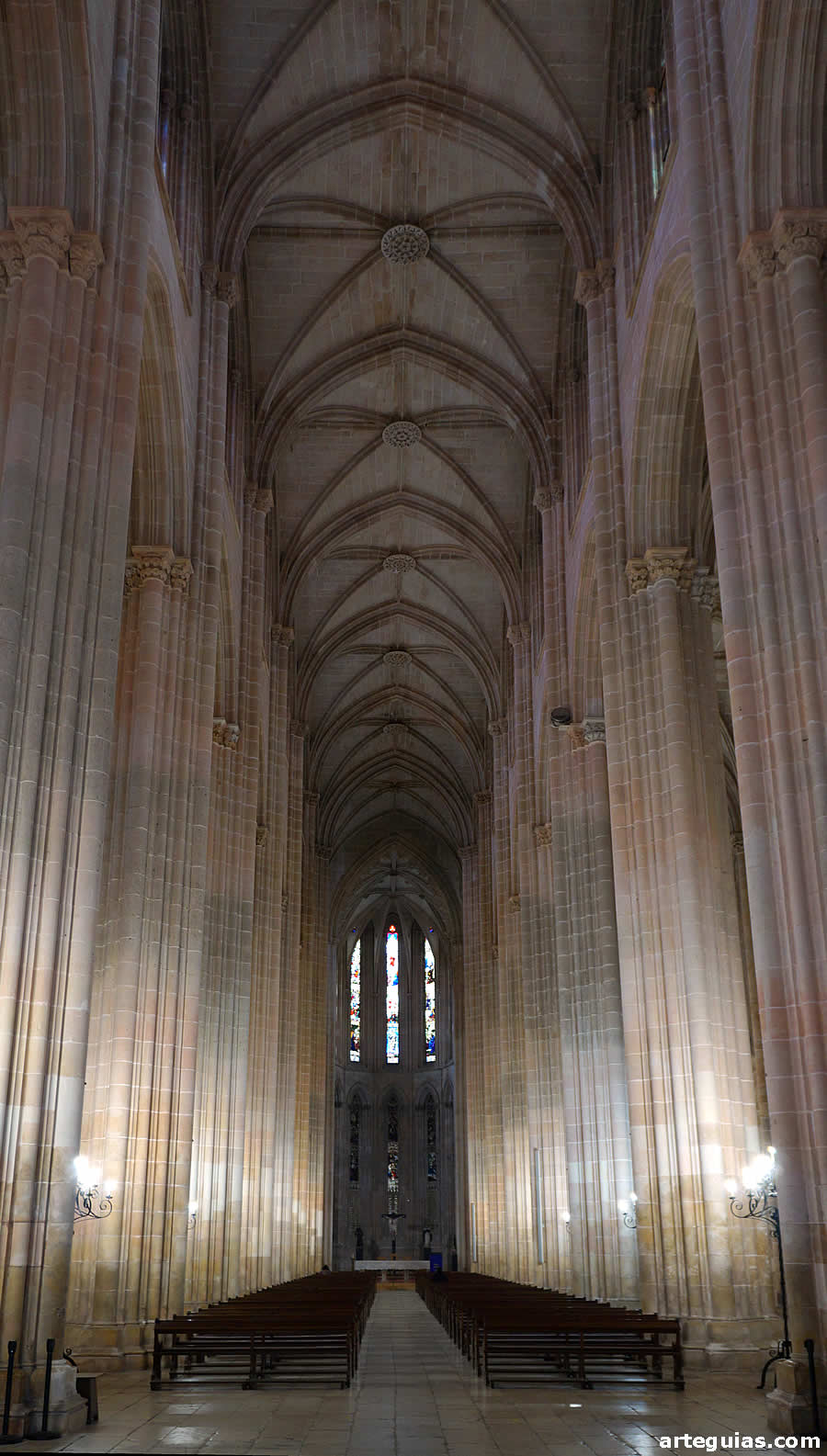 Impresionante iglesia del Monasterio de Batalha