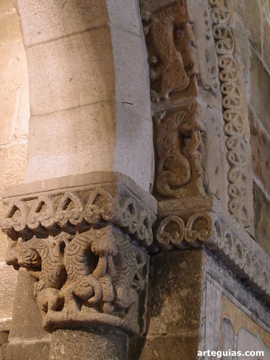 Columna y arquivolta de arco triunfal