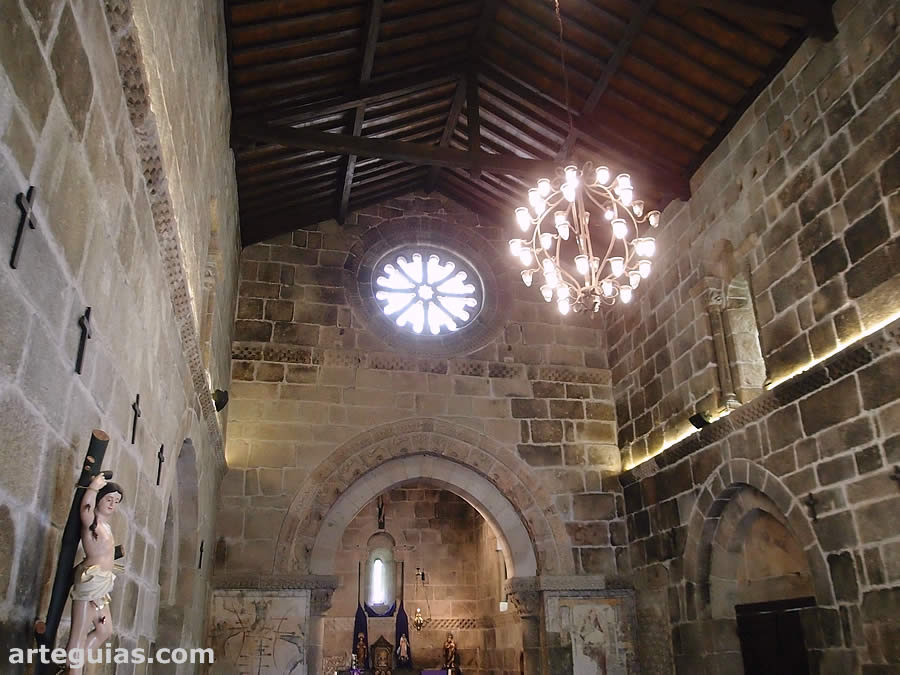 Monasterio de Bravães: interior de la iglesia