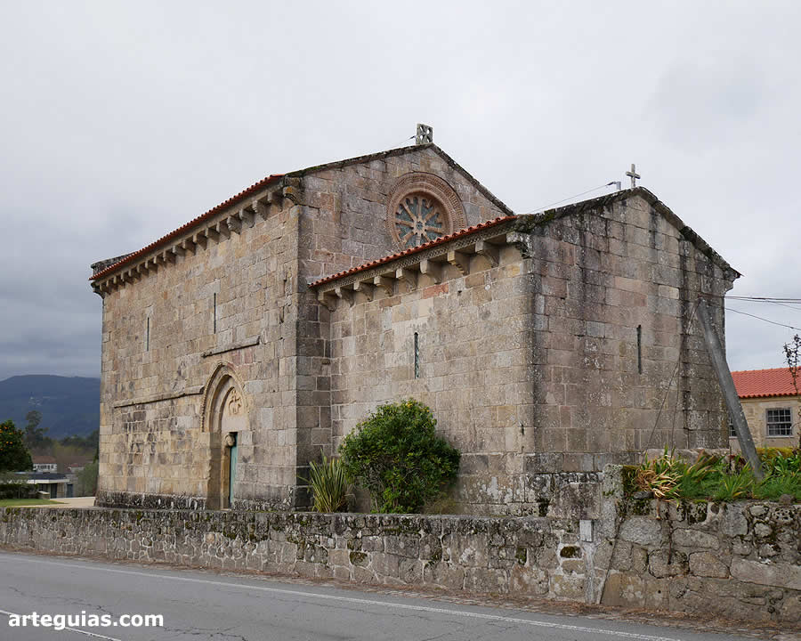 Iglesia de San Salvador de Bravães desde el sureste