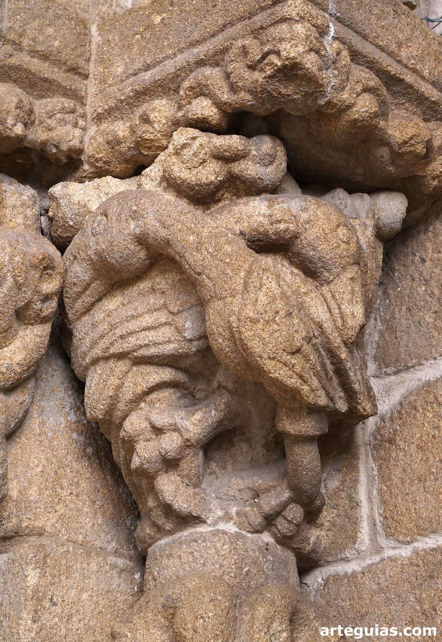 Capitel con aves