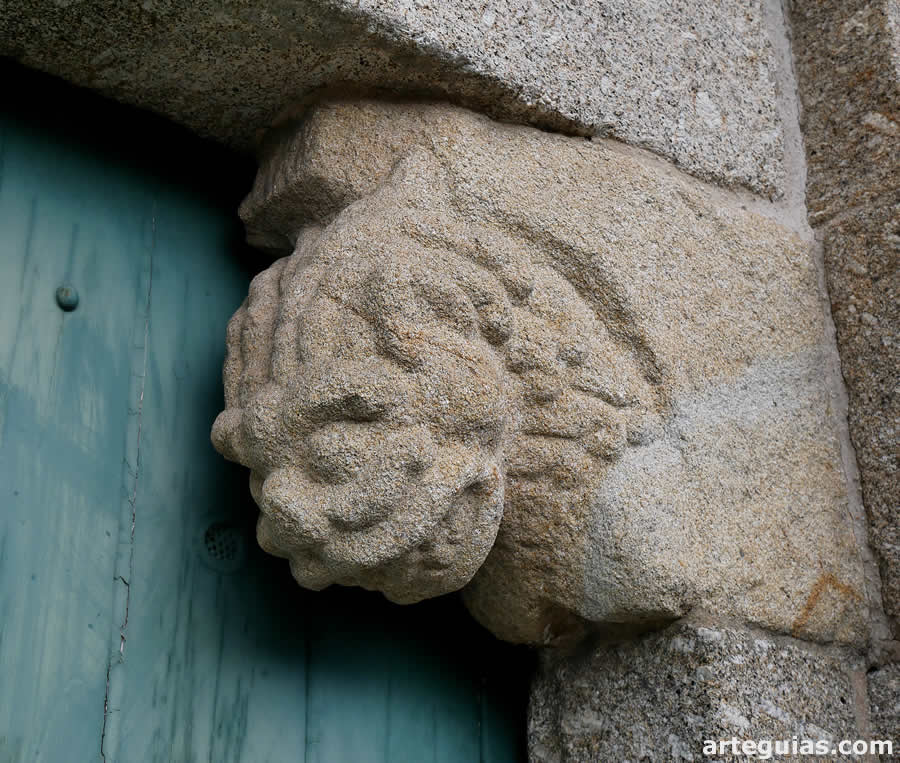 Una de las mochetas que sujetan el tímpano