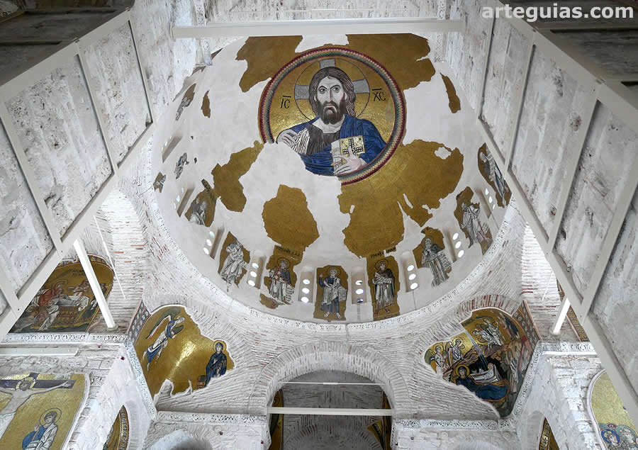 Monasterio de Dafni, Atenas: vista de la cúpula interior
