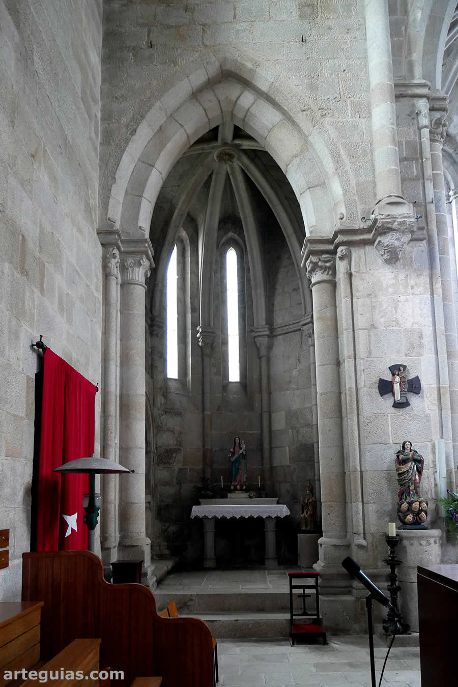 &Aacute;bside lateral norte. Le&ccedil;a do Balio