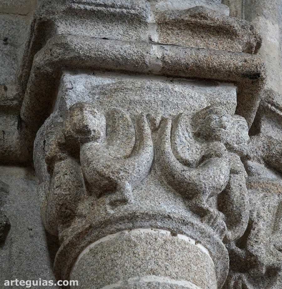 Capitel con arp&iacute;as