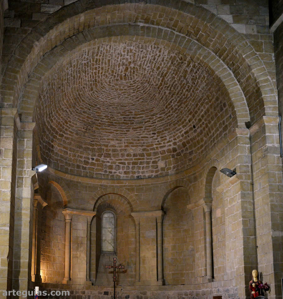 Ábside central de la iglesia de Santa María de Lladó