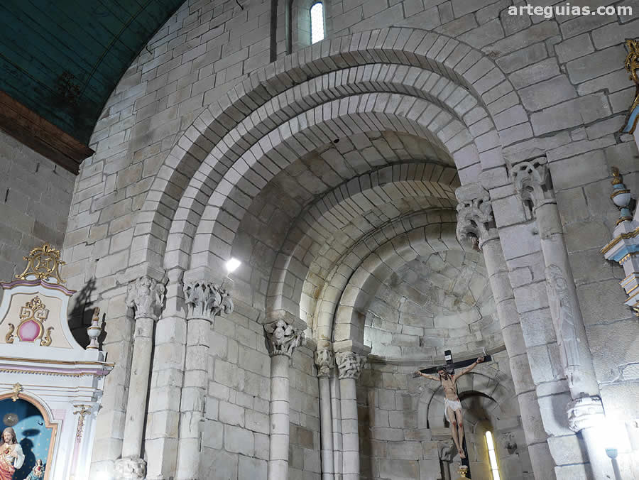 Interior de la cabecera románica