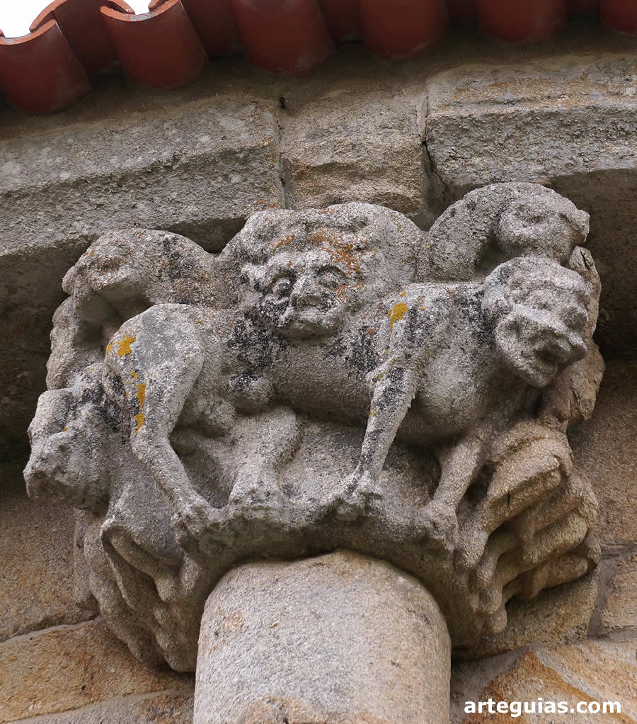 Capitel románico de temática zoomorfa en el ábside