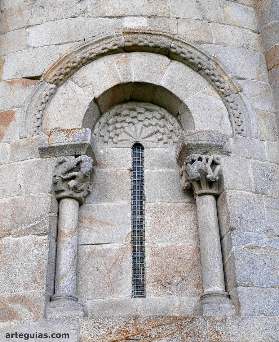 Ventanal del ábside