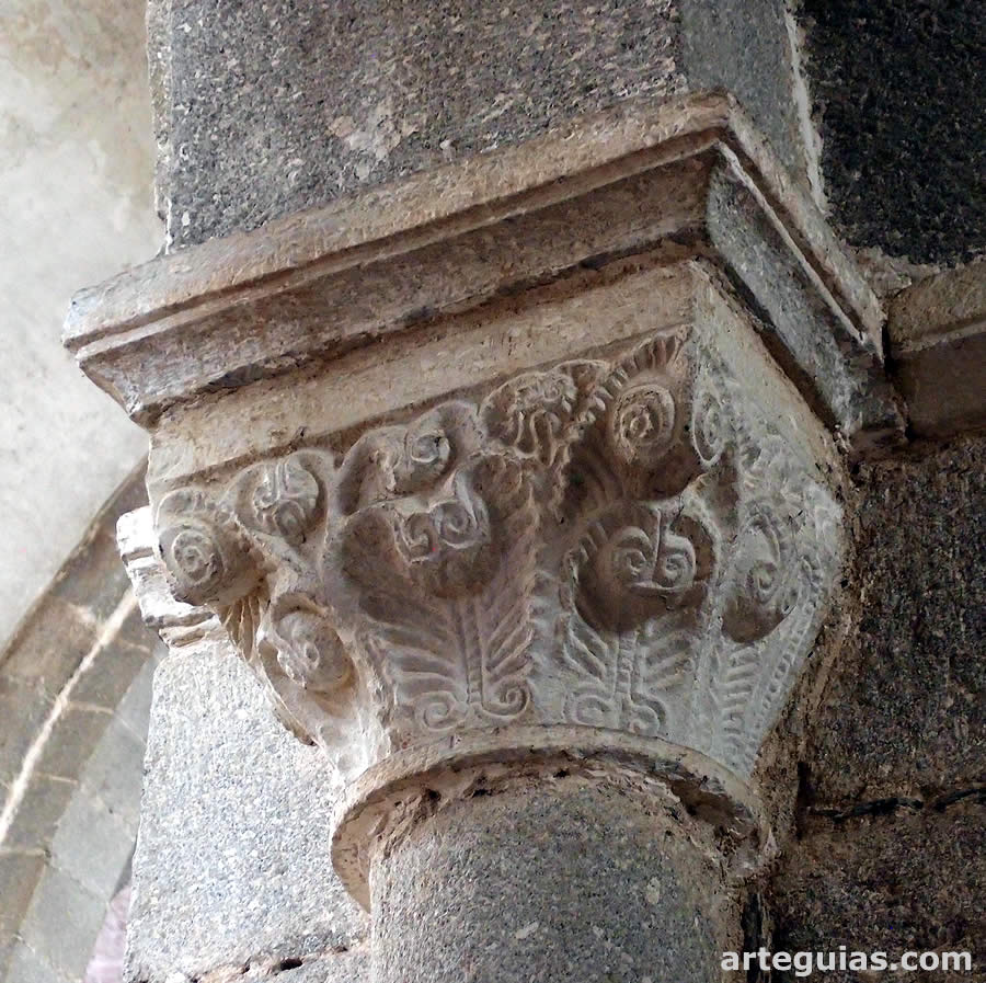 Capitel interior
