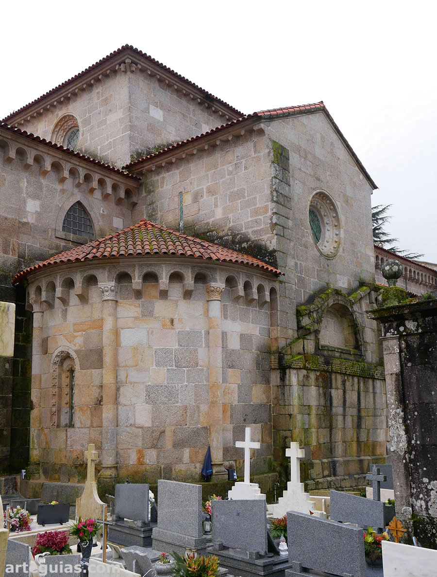 Cabecera, transepto y cimborrio de la glesia del Monasterio de Paço de Sousa