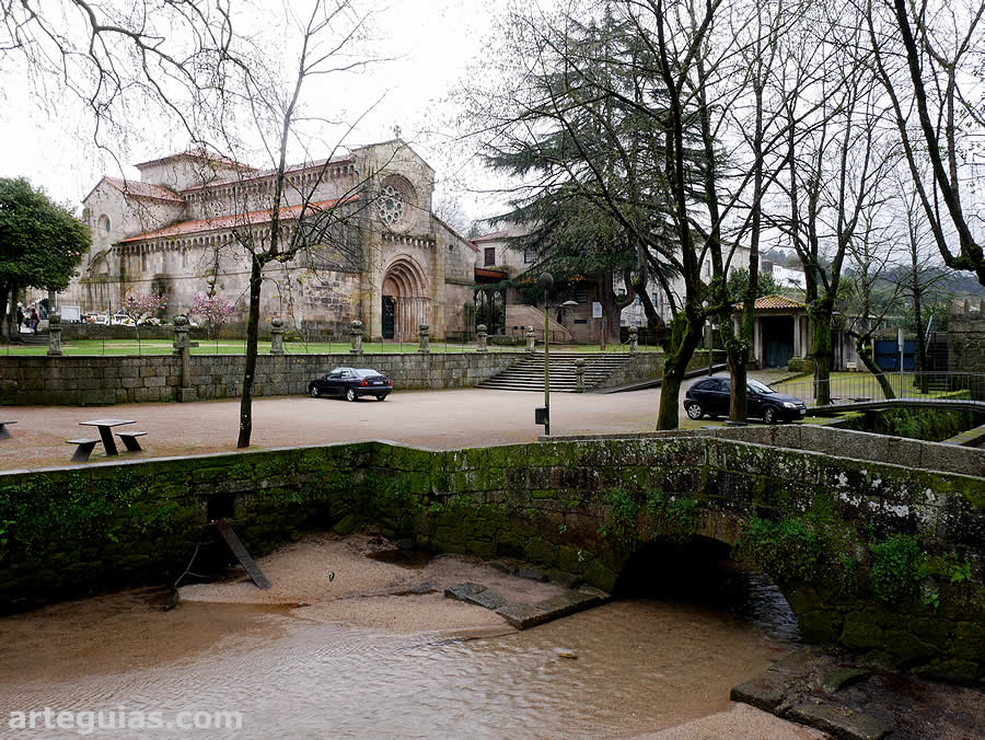La iglesia del Monasterio de Paço de Sousa desde el noroeste