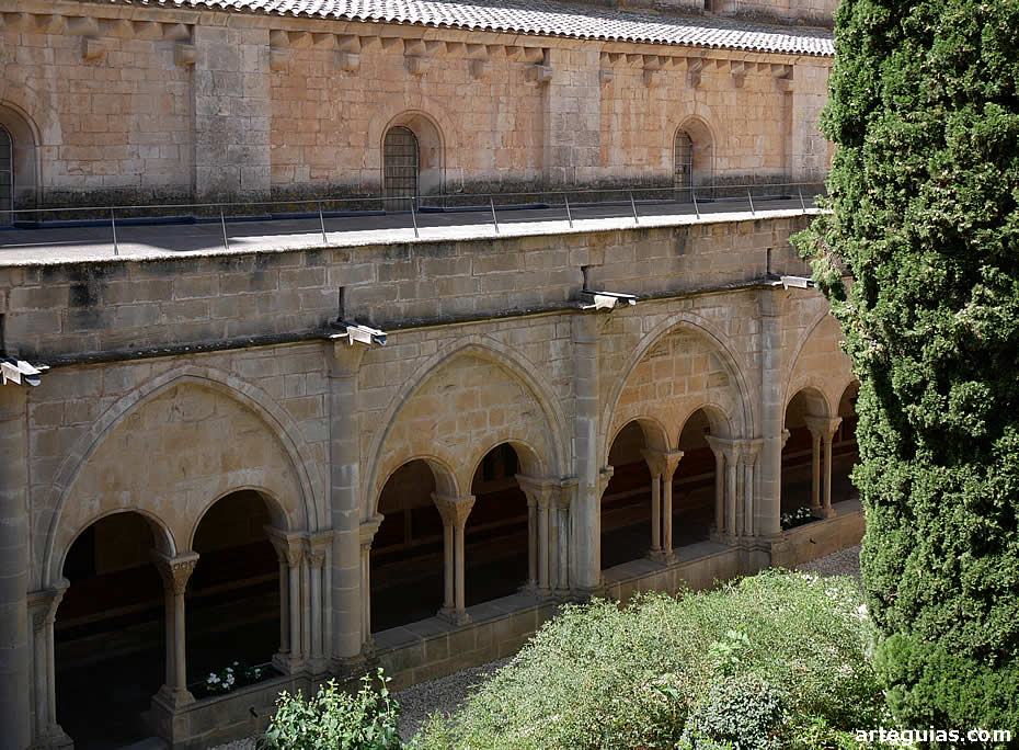 Panda románica del mandato. Claustro del Real Monasterio de Poblet