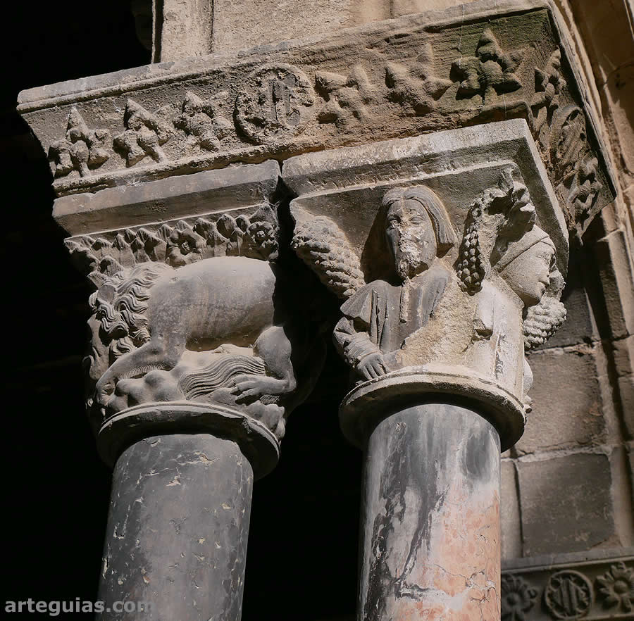 Monasterio de Ripoll: Capiteles góticos del claustro