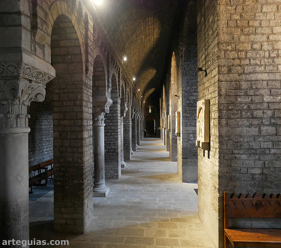 Naves reconstruidas de la iglesia monástica