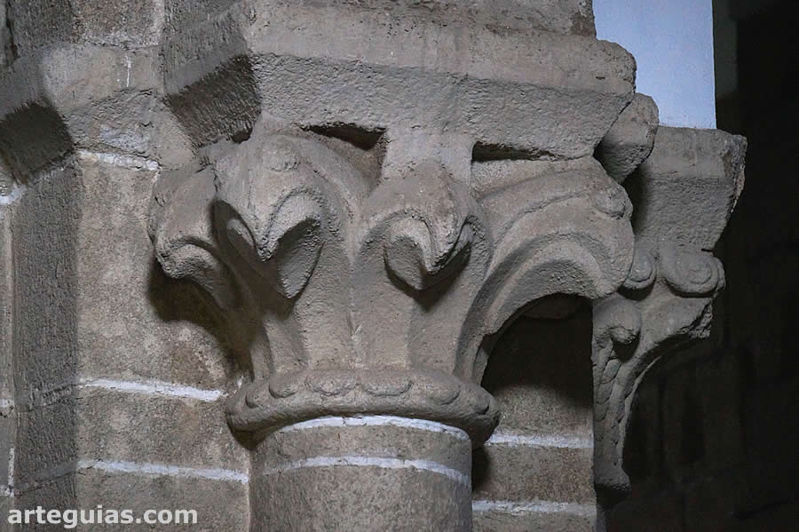 Capitel vegetal