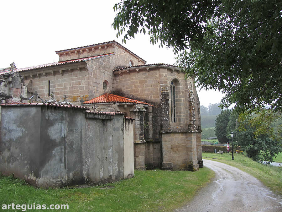 La iglesia del antiguo monasterio de San Nicolás de Cines desde el sur