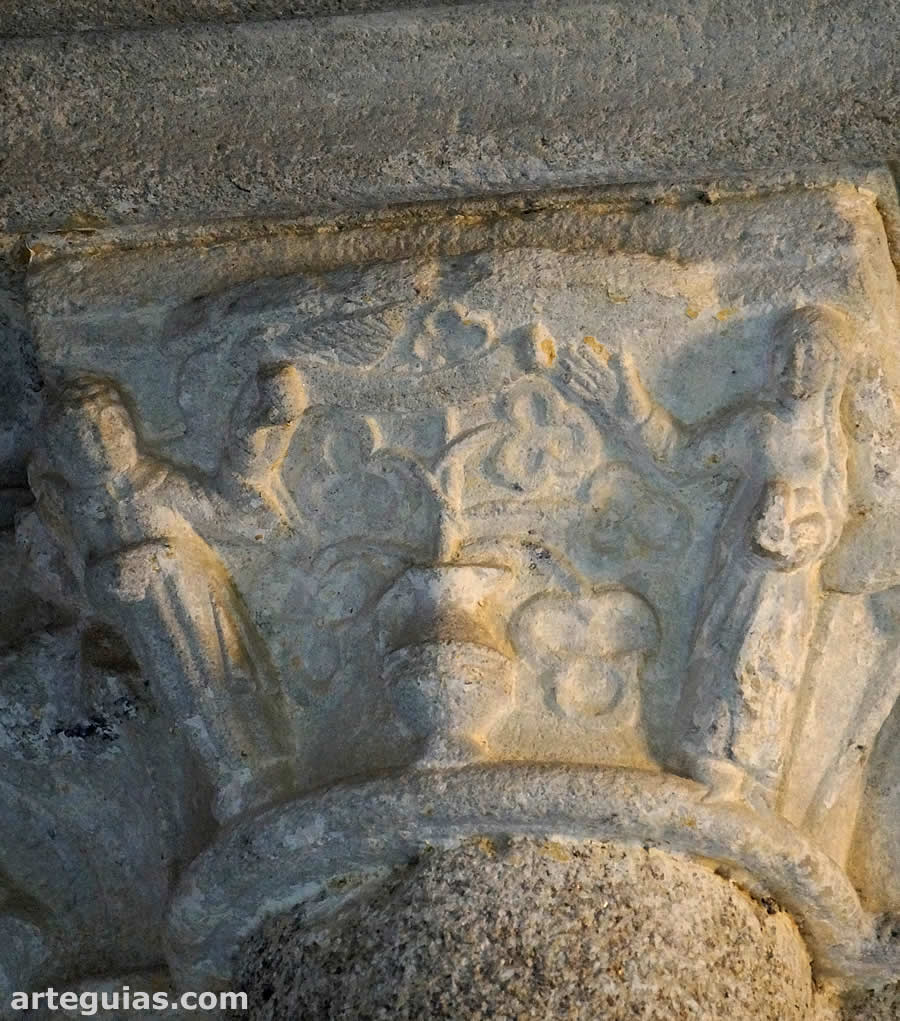Capitel interior: la Anunciación