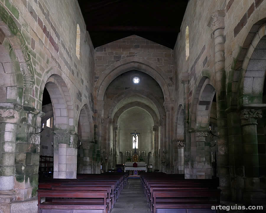 Nave central de San Pedro de Rates