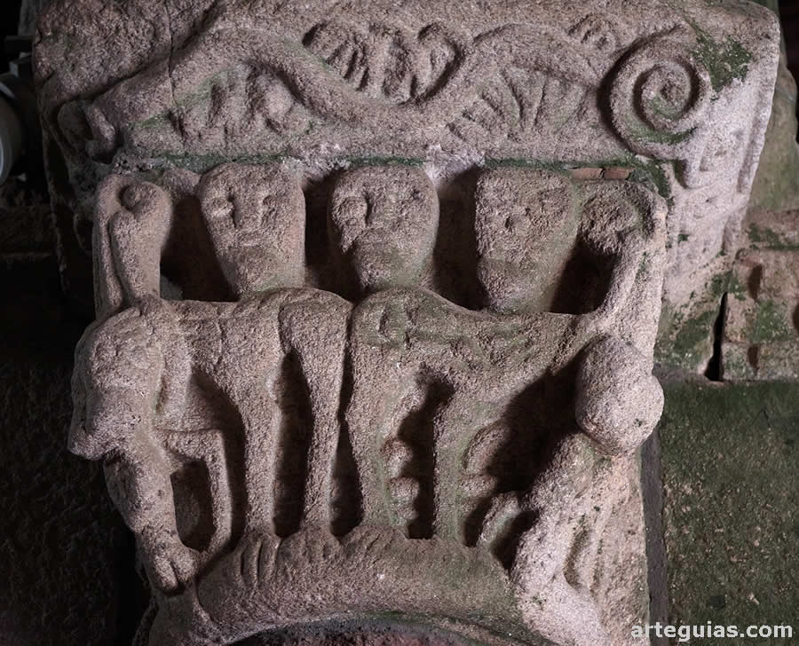 Capitel con leones y cabezas humanas