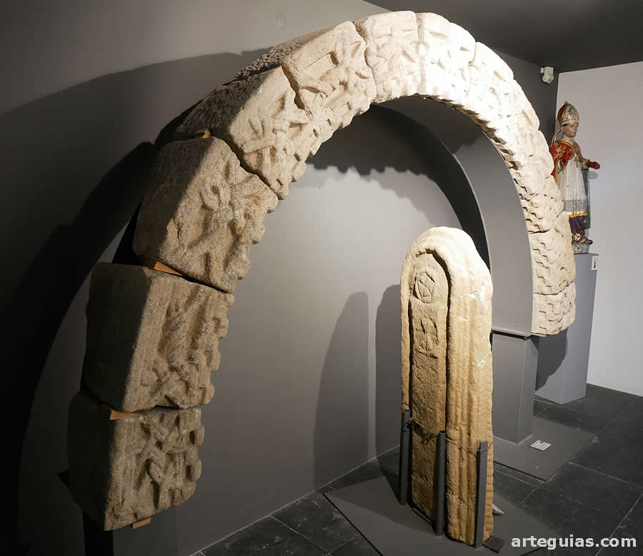 Lapidario del Museo del MOnasterio de San Pedro de Rates