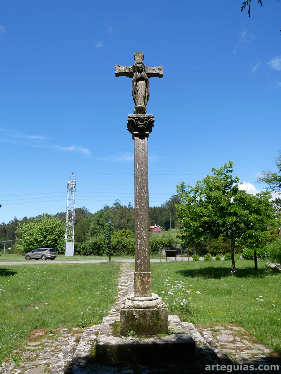 Cruceiro de Bergondiño en Bergondo, A Coruña
