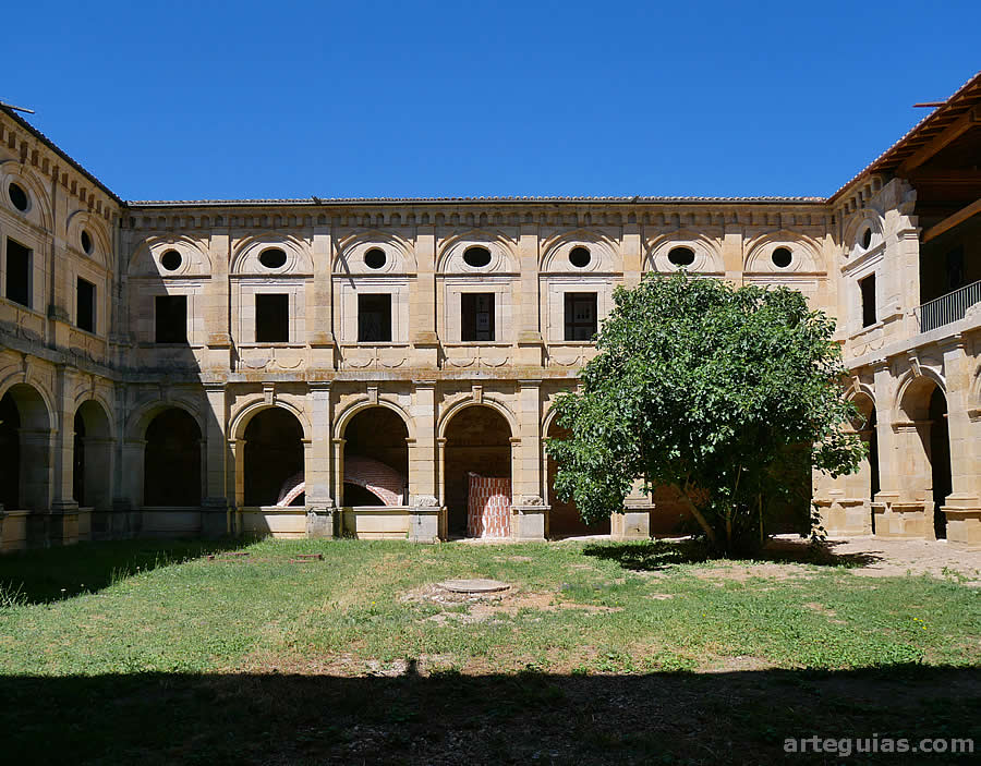 Claustro clasicista