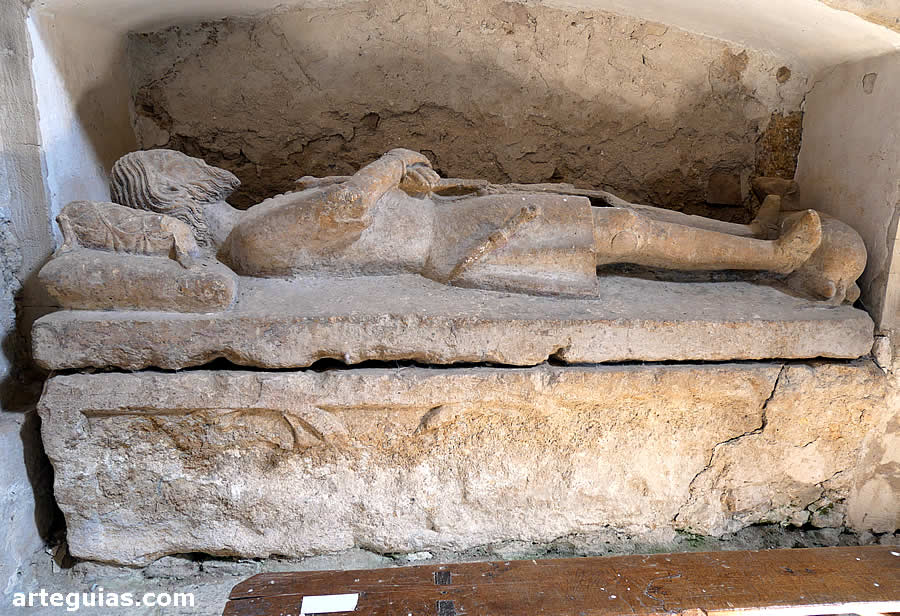 Uno de los tres sarcófagos que conserva el monasterio de Sandoval