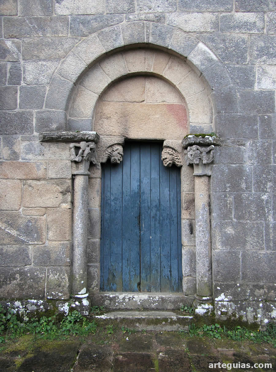 Monasterio de Sanfins de Friestas: puerta septentrional