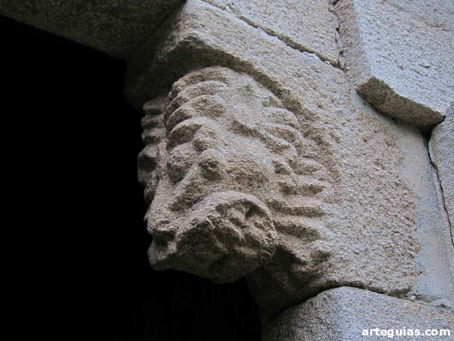 Mocheta con la cabeza de un león