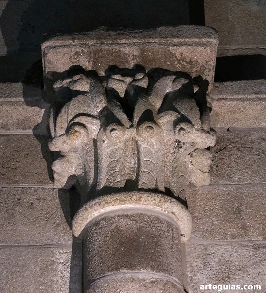 Capitel del arco triunfal