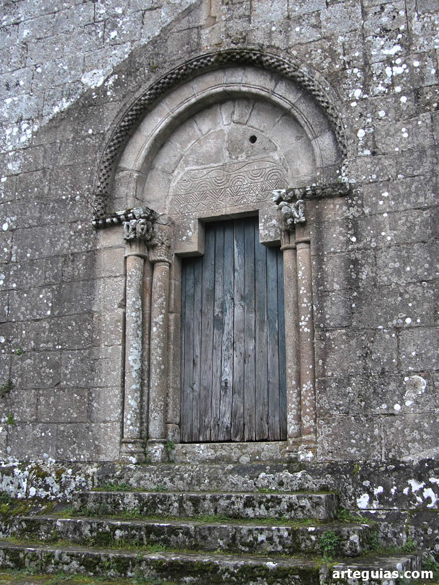 Fachada y puerta occidental