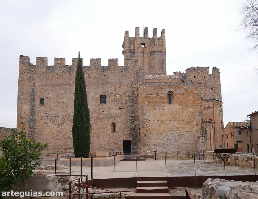 Monasterio de Sant Miquel de Fluvi&agrave;, Girona: la iglesia desde el sur