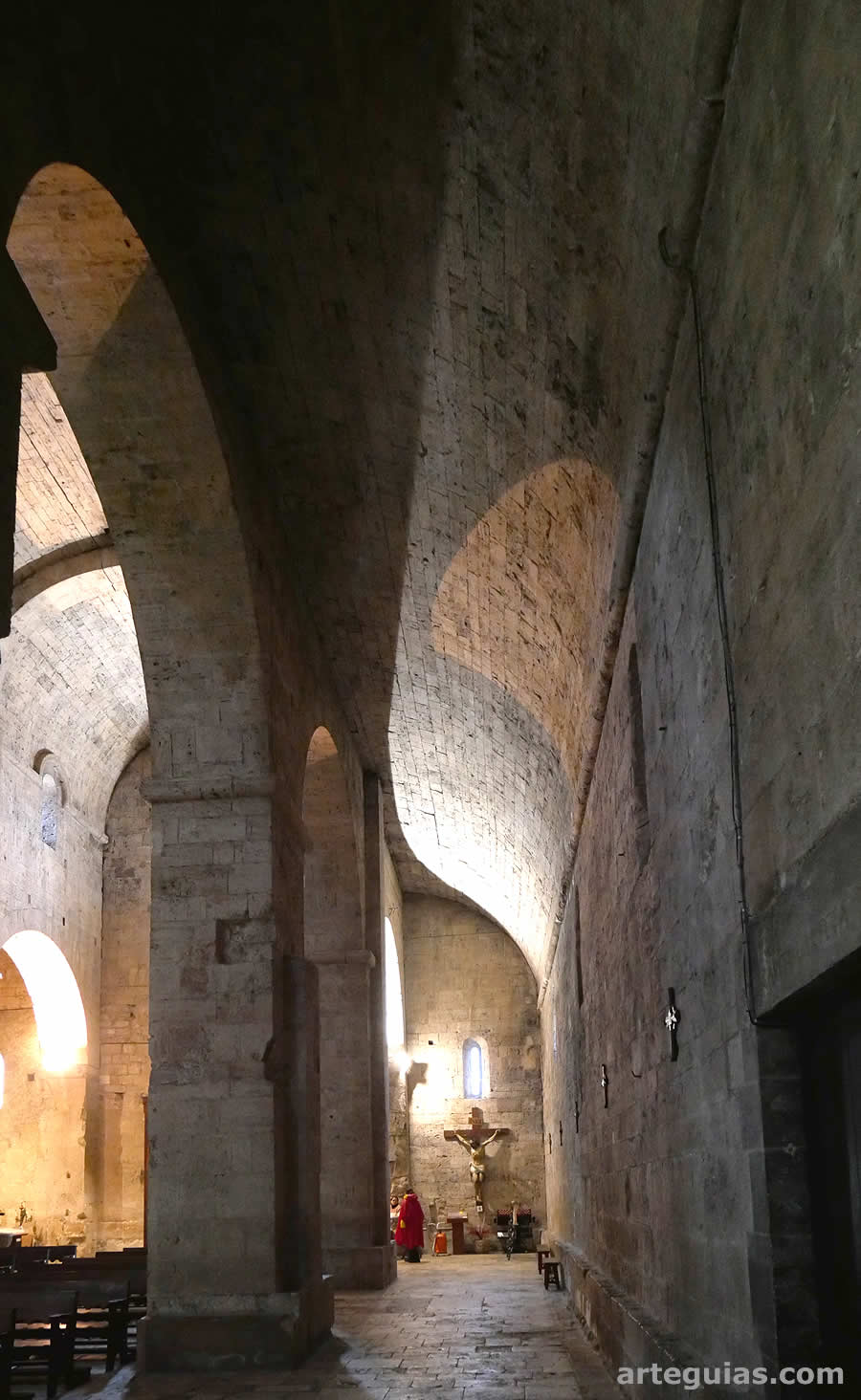 Iglesia del Monasterio de Sant Pere de Besalú, Girona : nave lateral