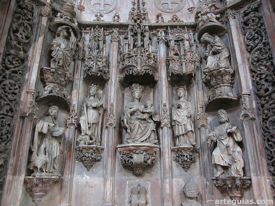 Interior de la iglesia. Monasterio de Santa Cruz de Co&iacute;mbra, Portugal
