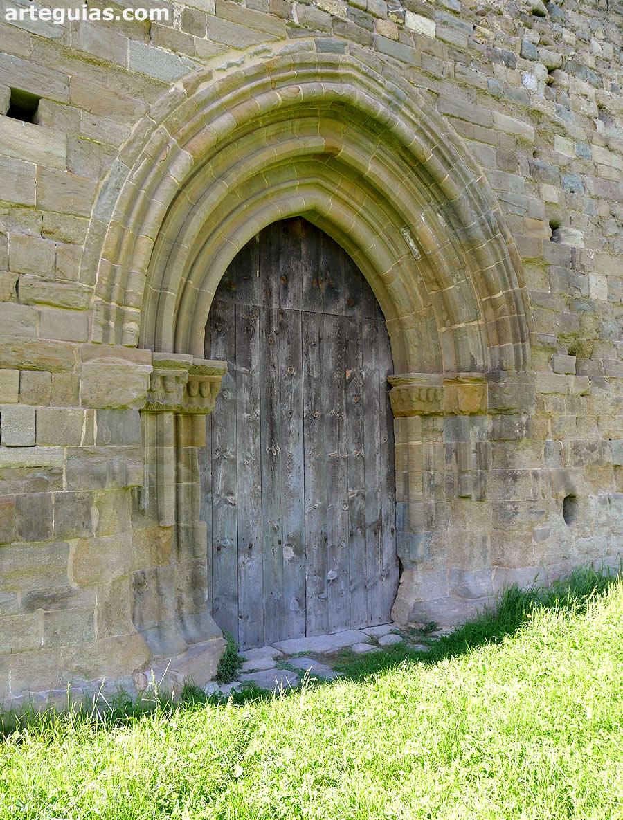 Puerta gótica
