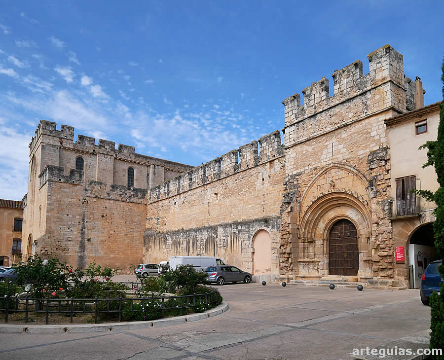 El Monasterio de Santes Creus fue fortificado a finales del siglo XIV