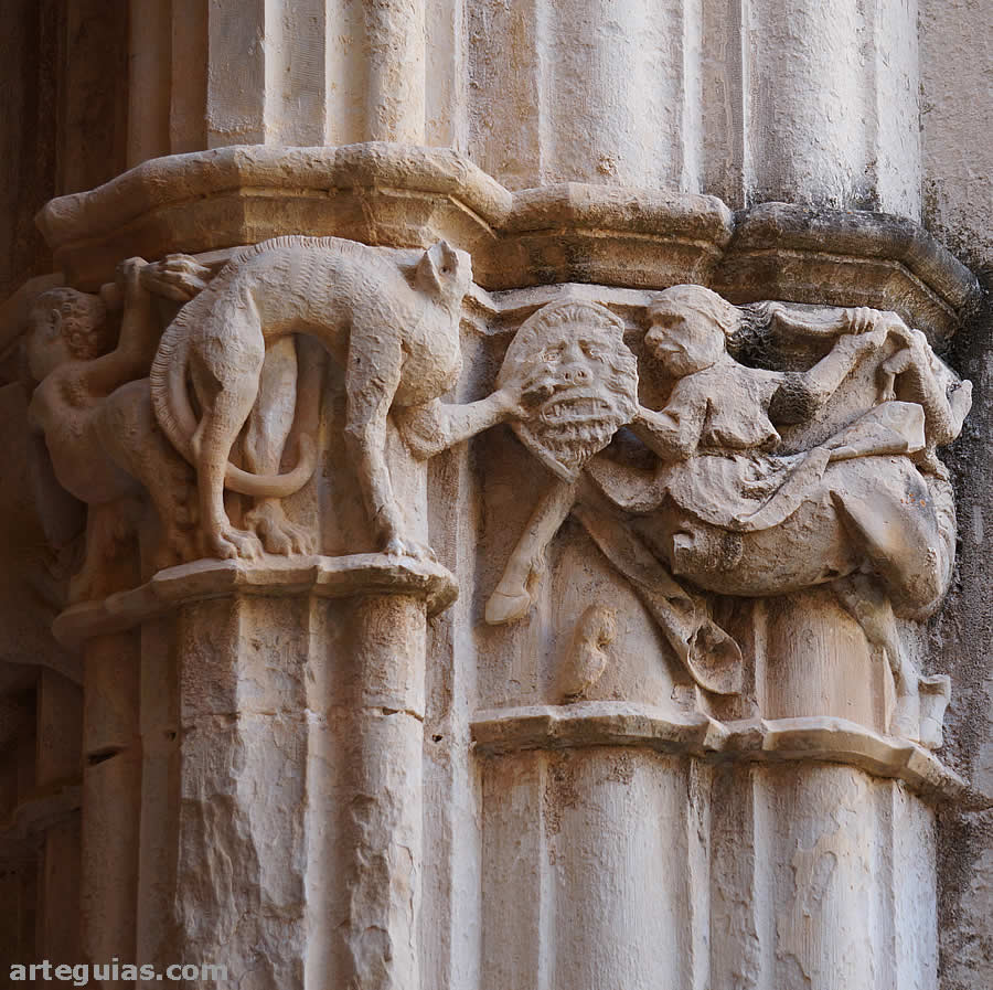 Relieves del claustro gótico