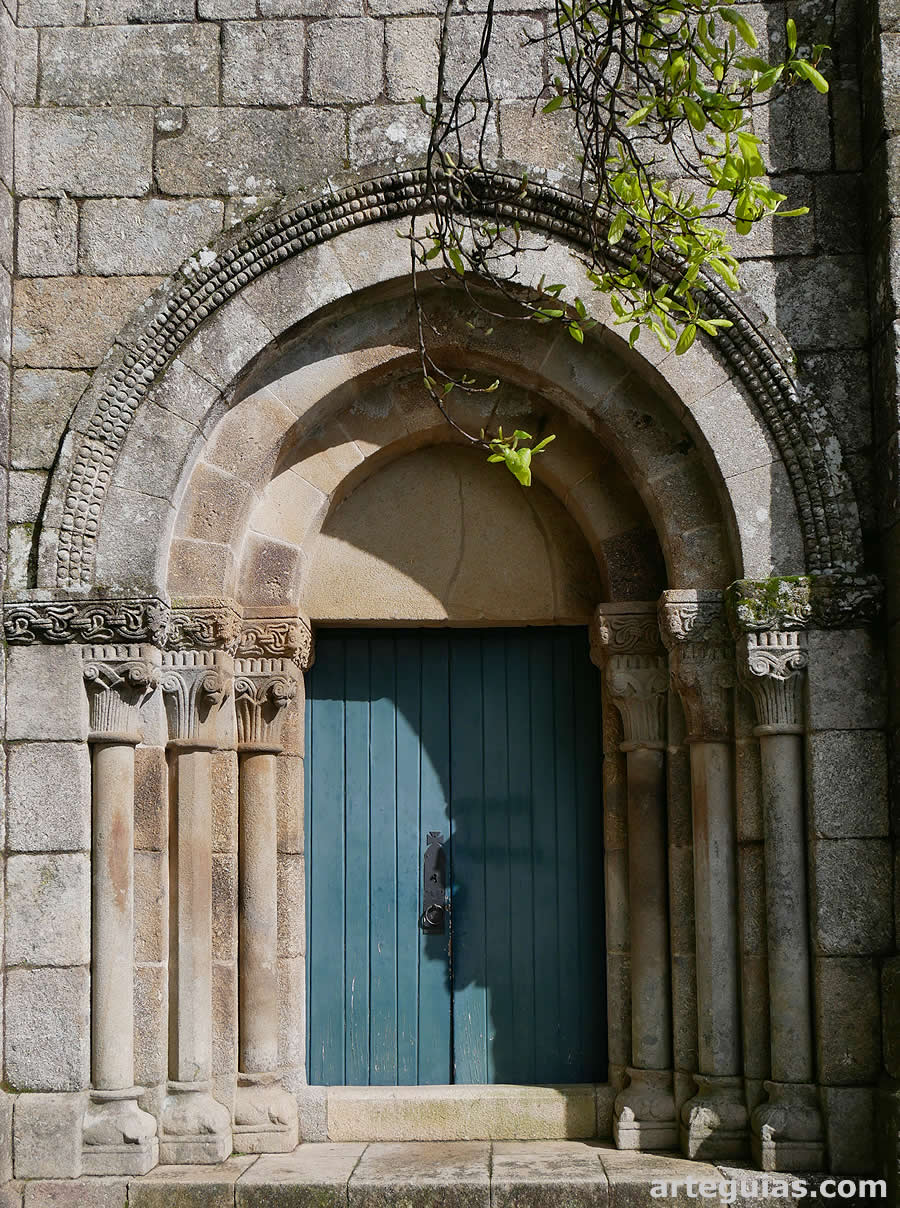 Monasterio de São Pedro de Ferreira: puerta sur