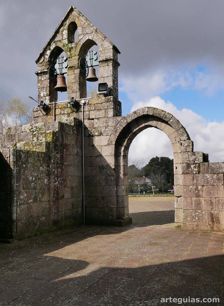 Nártex de la iglesia del Monasterio de São Pedro de Ferreira