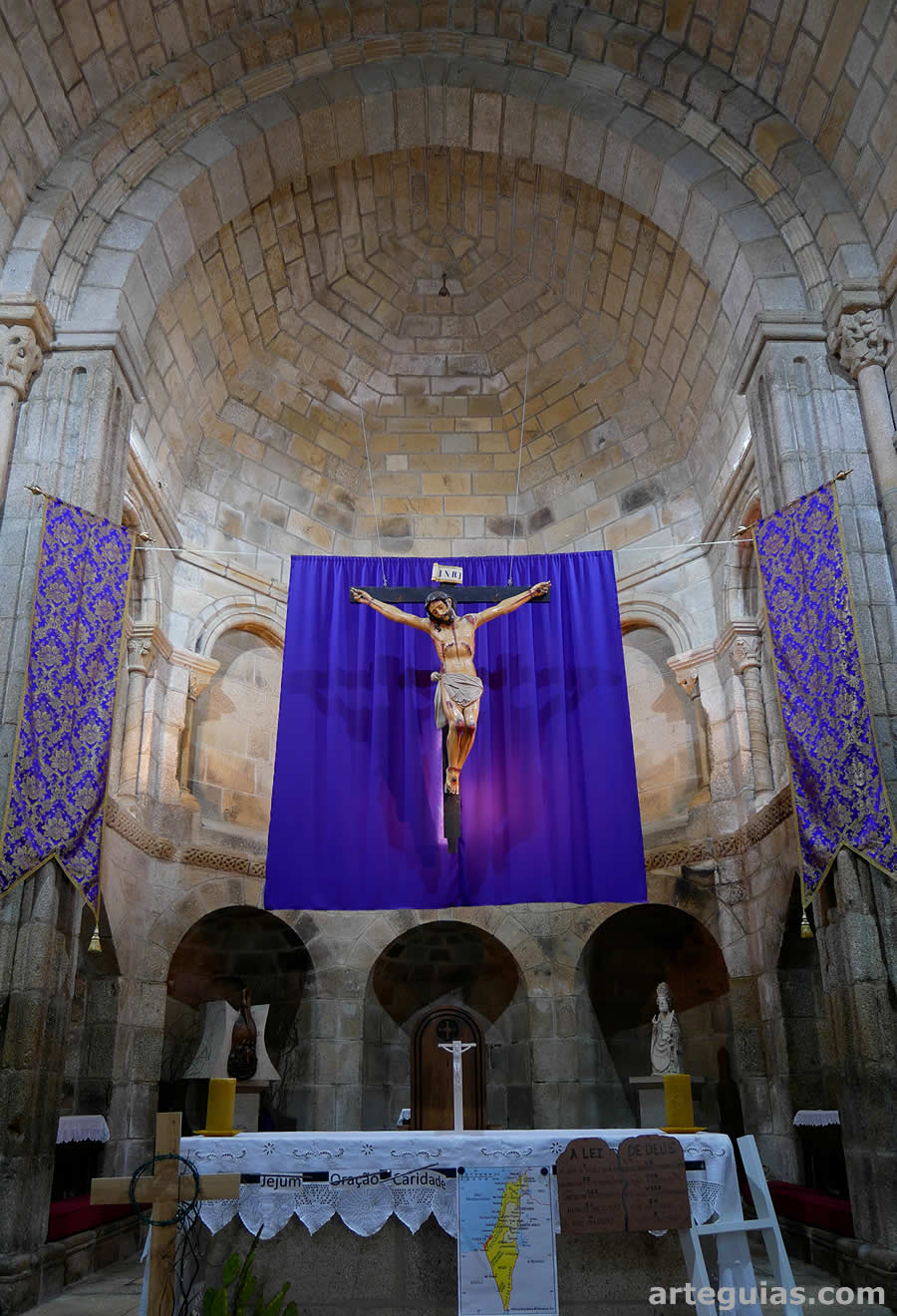 Interior del ábside. Monasterio de São Pedro de Ferreira