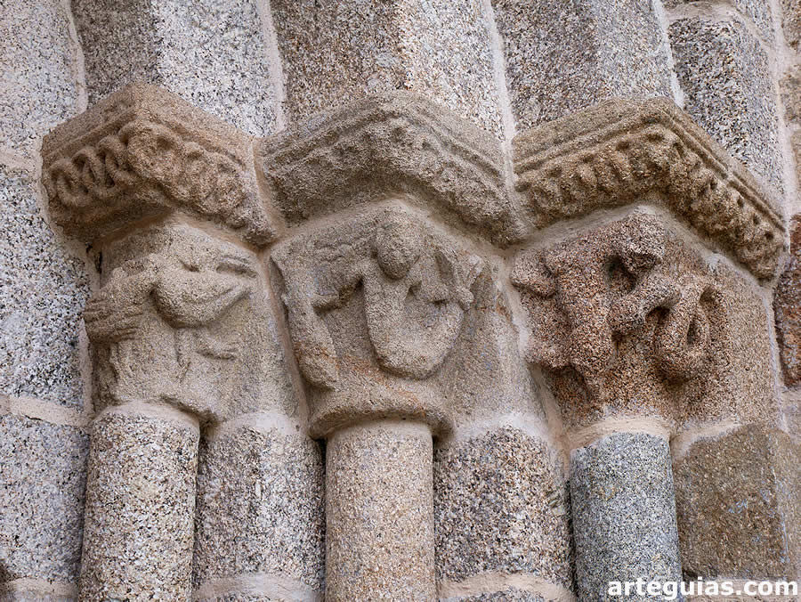 Columnas románicas. Portada lateral