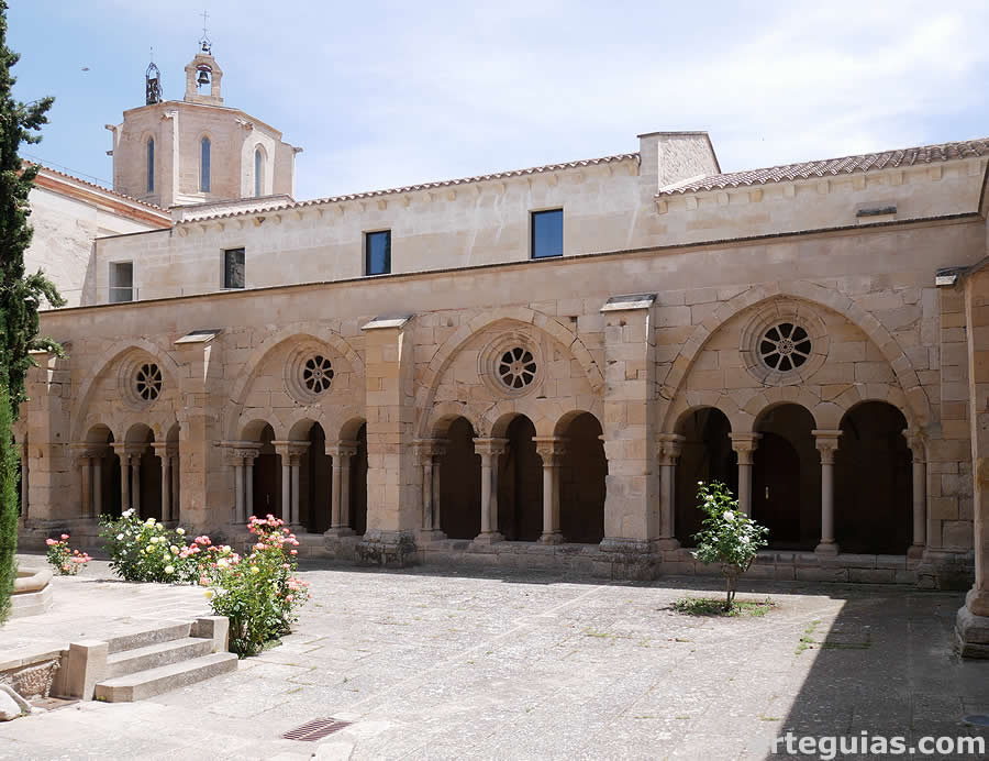 Galería este del claustro