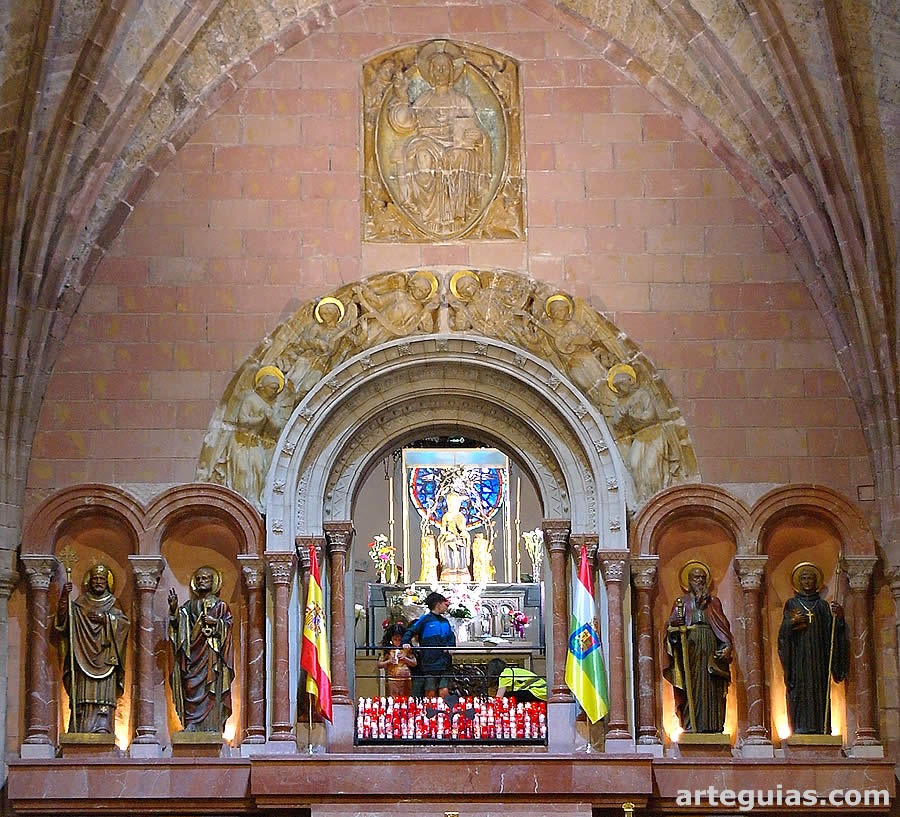 Comunicación entre el Camarín de la Virgen y la iglesia